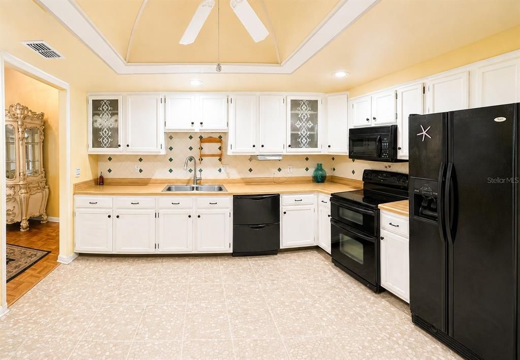 For Sale: $369,900 (3 beds, 2 baths, 1238 Square Feet)