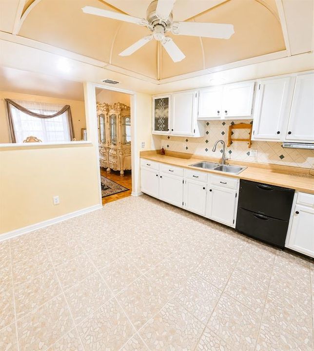 For Sale: $369,900 (3 beds, 2 baths, 1238 Square Feet)