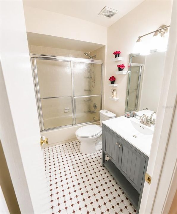 For Sale: $369,900 (3 beds, 2 baths, 1238 Square Feet)