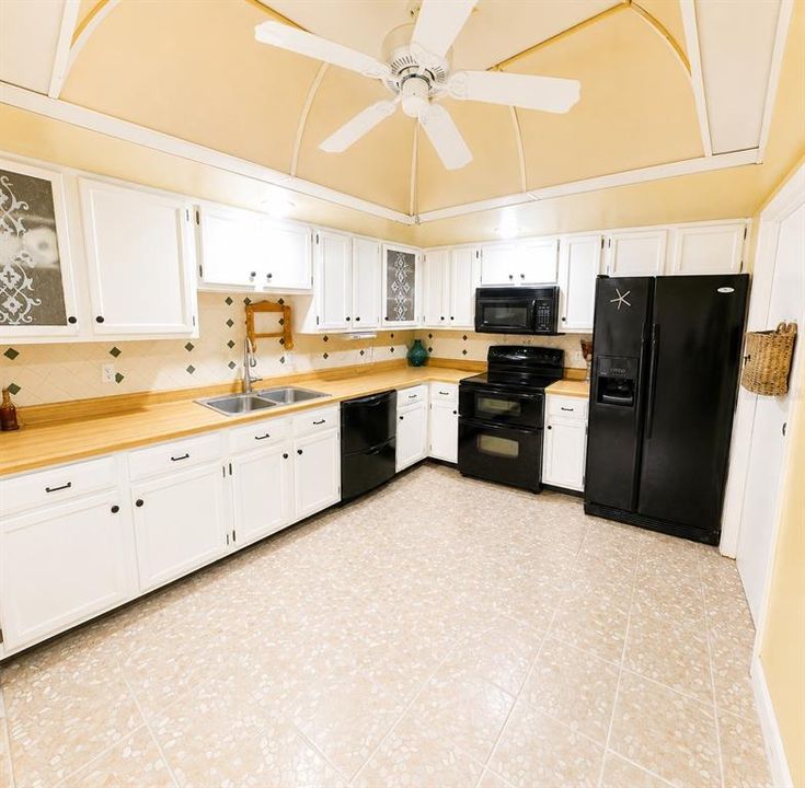 For Sale: $369,900 (3 beds, 2 baths, 1238 Square Feet)