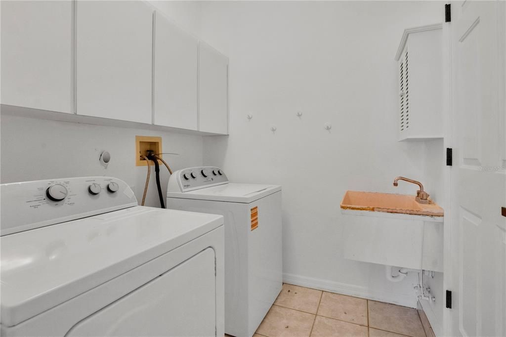 Active With Contract: $525,000 (4 beds, 2 baths, 2260 Square Feet)