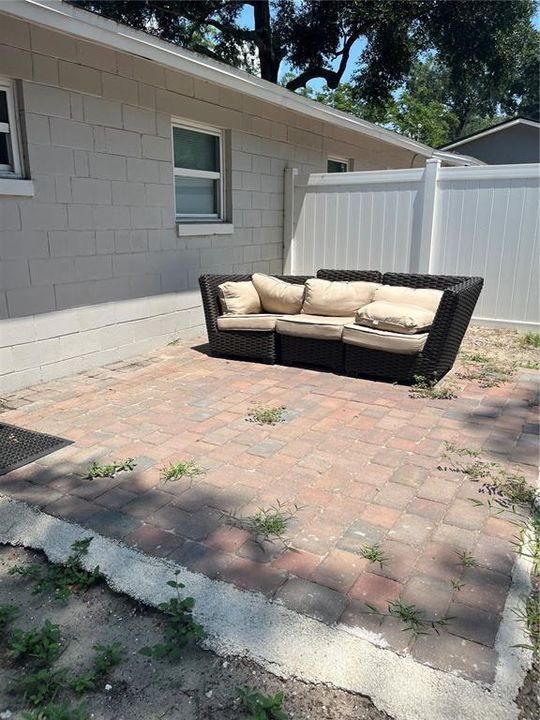 For Rent: $1,250 (2 beds, 1 baths, 750 Square Feet)