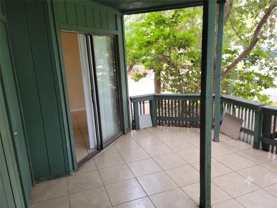 For Sale: $95,000 (1 beds, 1 baths, 642 Square Feet)