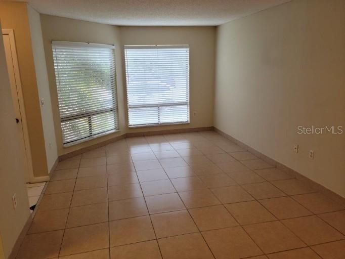 For Sale: $95,000 (1 beds, 1 baths, 642 Square Feet)