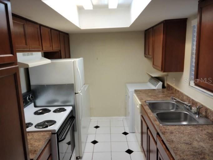 For Sale: $95,000 (1 beds, 1 baths, 642 Square Feet)