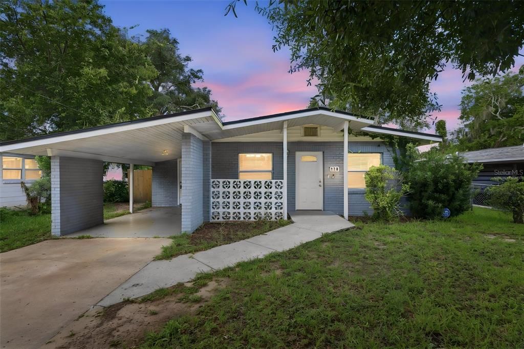 Activo con contrato: $174,900 (3 camas, 2 baños, 920 Pies cuadrados)