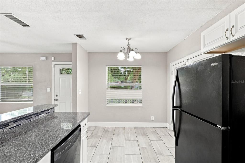 Activo con contrato: $174,900 (3 camas, 2 baños, 920 Pies cuadrados)