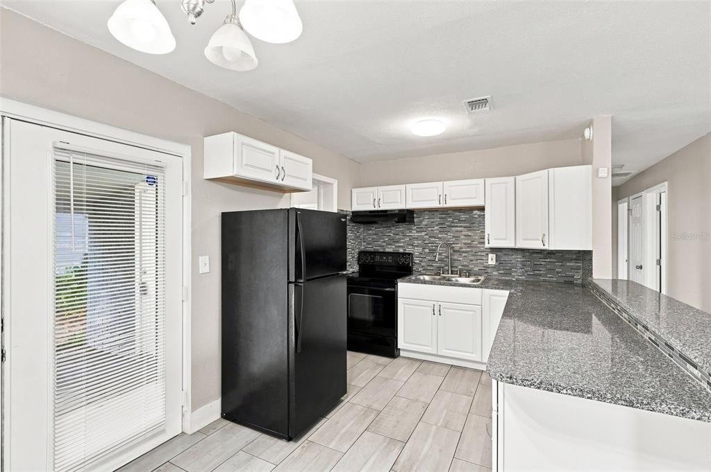Activo con contrato: $174,900 (3 camas, 2 baños, 920 Pies cuadrados)
