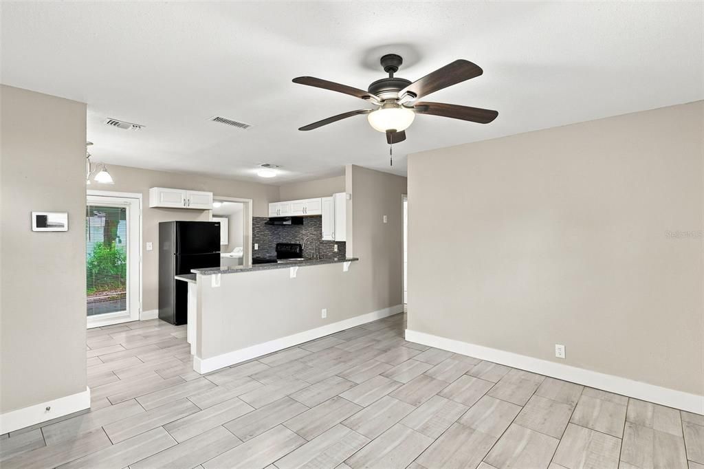 Activo con contrato: $174,900 (3 camas, 2 baños, 920 Pies cuadrados)