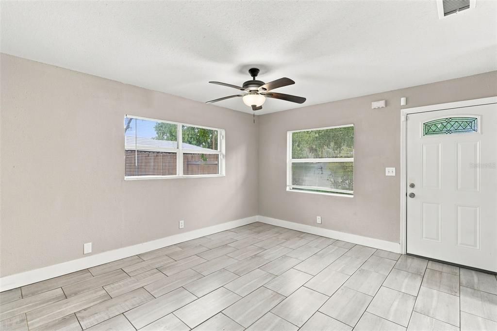 Activo con contrato: $174,900 (3 camas, 2 baños, 920 Pies cuadrados)
