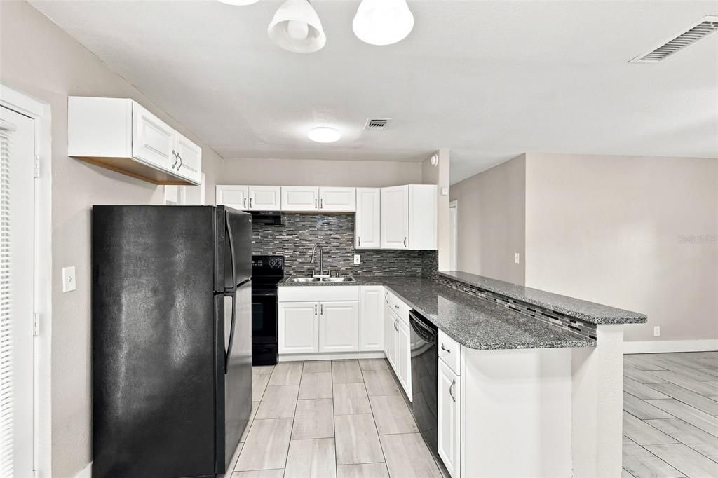 Activo con contrato: $174,900 (3 camas, 2 baños, 920 Pies cuadrados)