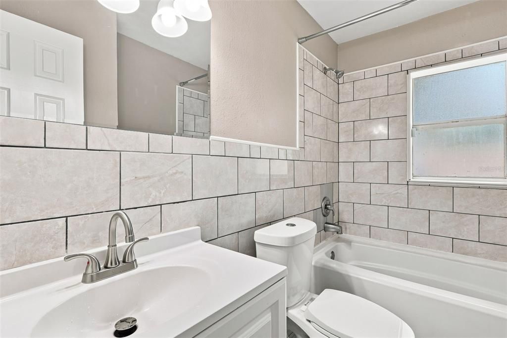 Activo con contrato: $174,900 (3 camas, 2 baños, 920 Pies cuadrados)