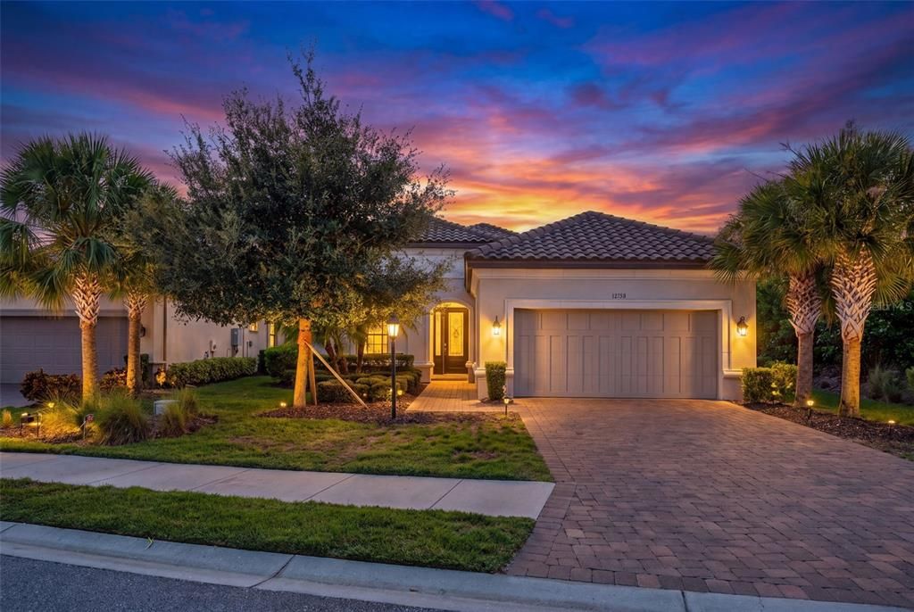 For Sale: $980,000 (3 beds, 3 baths, 2100 Square Feet)