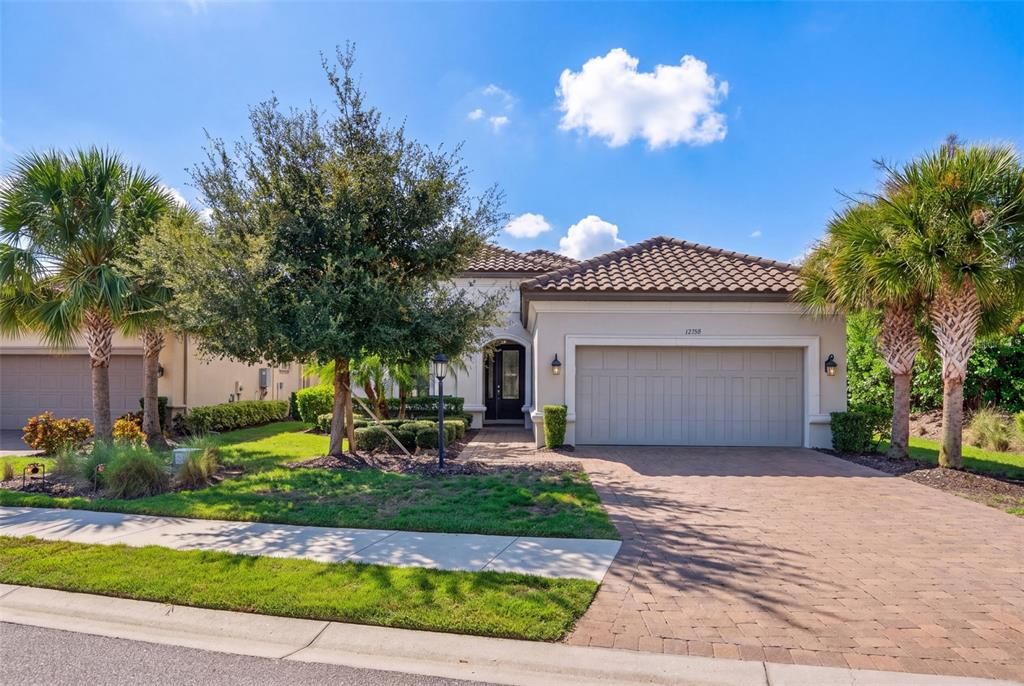 For Sale: $980,000 (3 beds, 3 baths, 2100 Square Feet)