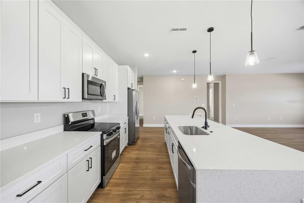 На продажу: $359,900 (4 спален, 2 ванн, 2522 Квадратных фут)