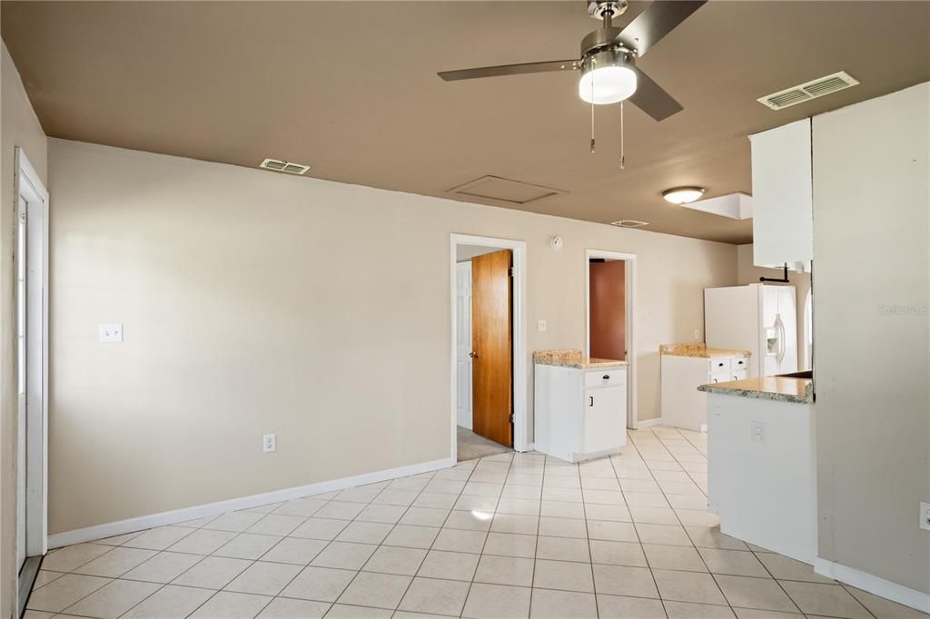 For Sale: $215,000 (2 beds, 1 baths, 1092 Square Feet)