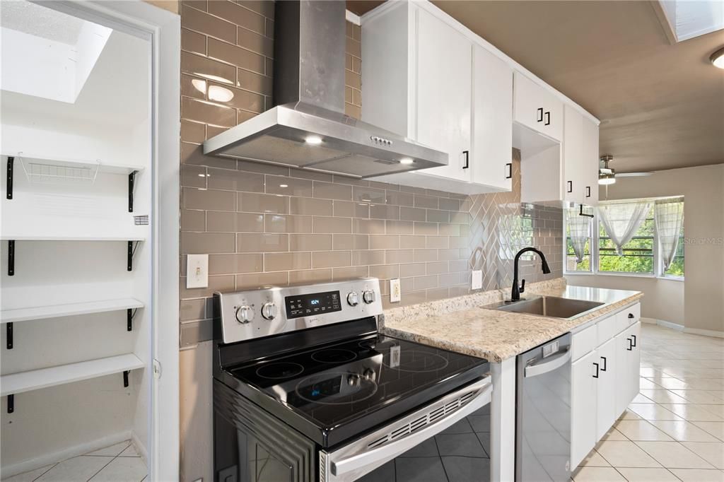 For Sale: $215,000 (2 beds, 1 baths, 1092 Square Feet)