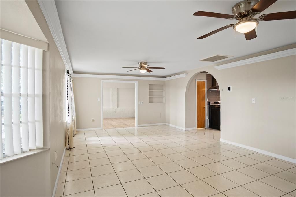 For Sale: $215,000 (2 beds, 1 baths, 1092 Square Feet)