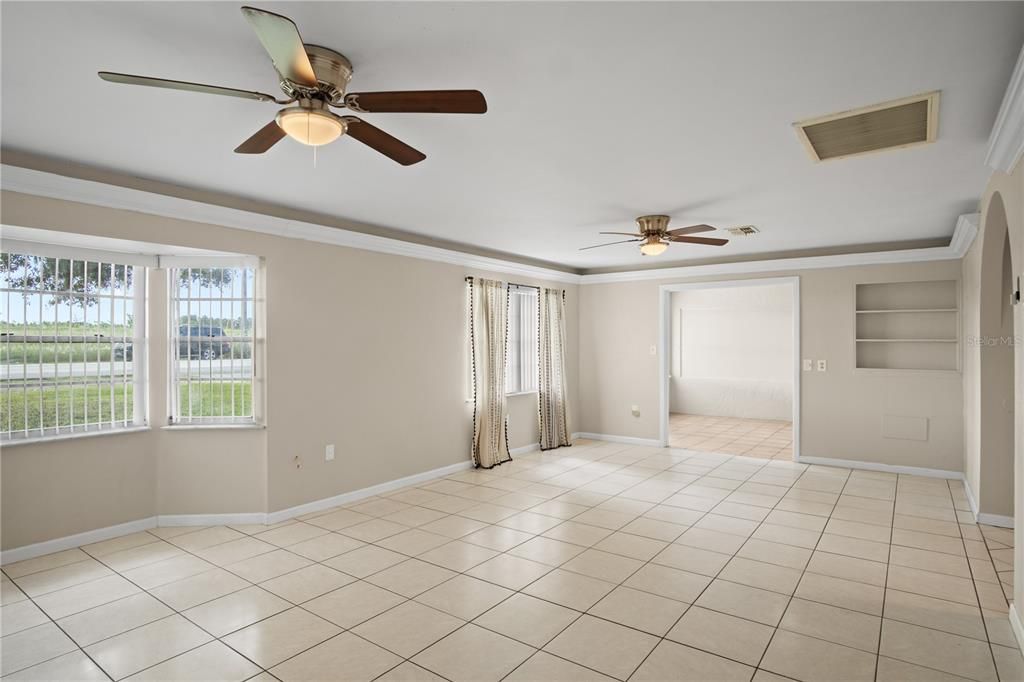 For Sale: $215,000 (2 beds, 1 baths, 1092 Square Feet)