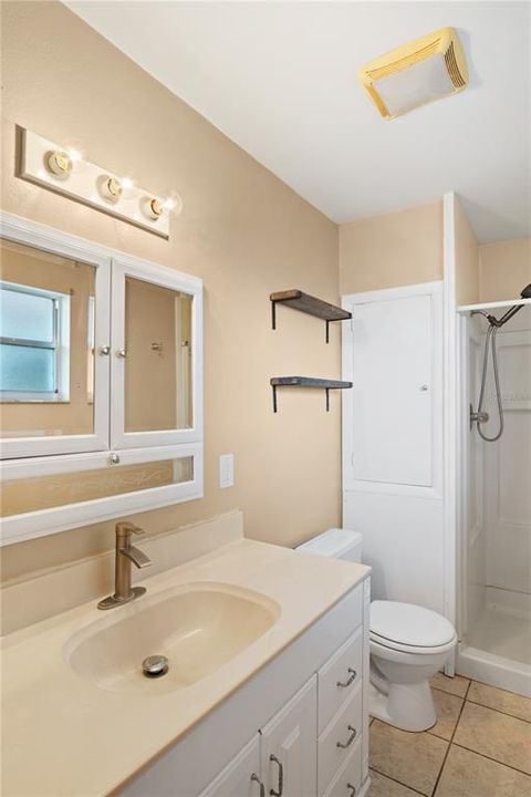 For Sale: $215,000 (2 beds, 1 baths, 1092 Square Feet)