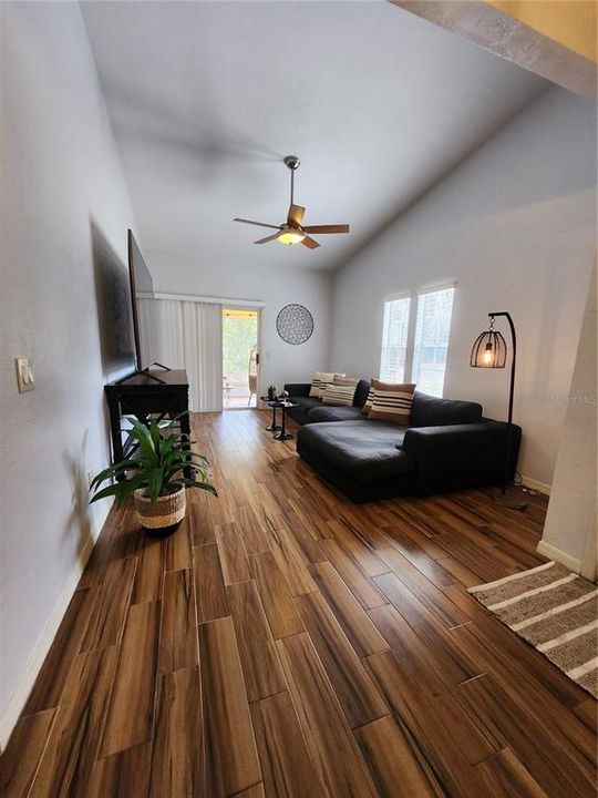 For Rent: $2,000 (2 beds, 2 baths, 1102 Square Feet)