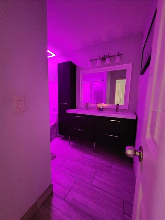 For Rent: $2,000 (2 beds, 2 baths, 1102 Square Feet)