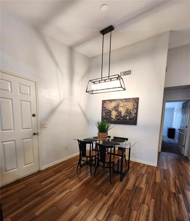 For Rent: $2,000 (2 beds, 2 baths, 1102 Square Feet)
