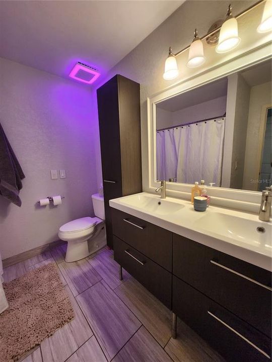 For Rent: $2,000 (2 beds, 2 baths, 1102 Square Feet)