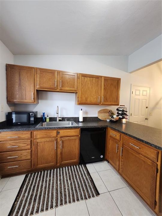 For Rent: $2,000 (2 beds, 2 baths, 1102 Square Feet)