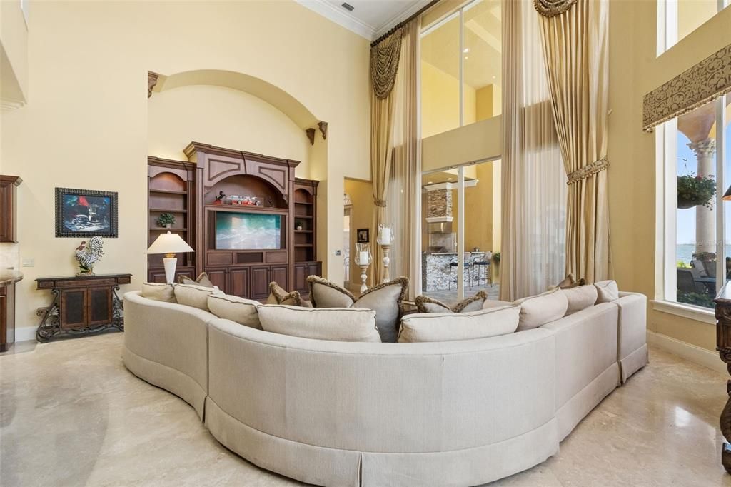 For Sale: $4,850,000 (5 beds, 8 baths, 10648 Square Feet)