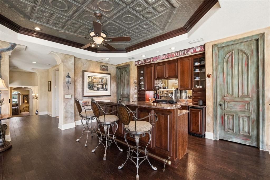 For Sale: $4,850,000 (5 beds, 8 baths, 10648 Square Feet)