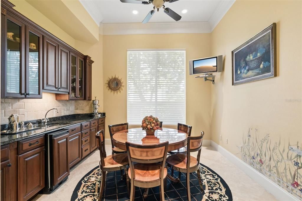 For Sale: $4,850,000 (5 beds, 8 baths, 10648 Square Feet)