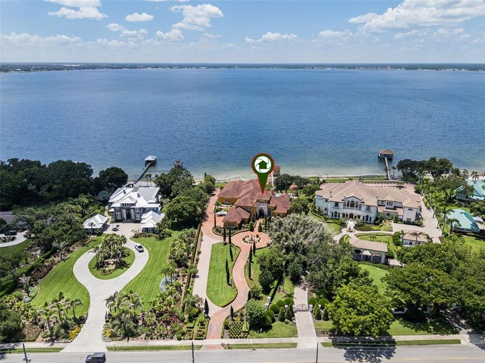 For Sale: $4,850,000 (5 beds, 8 baths, 10648 Square Feet)