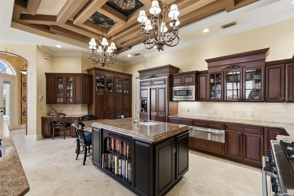For Sale: $4,850,000 (5 beds, 8 baths, 10648 Square Feet)