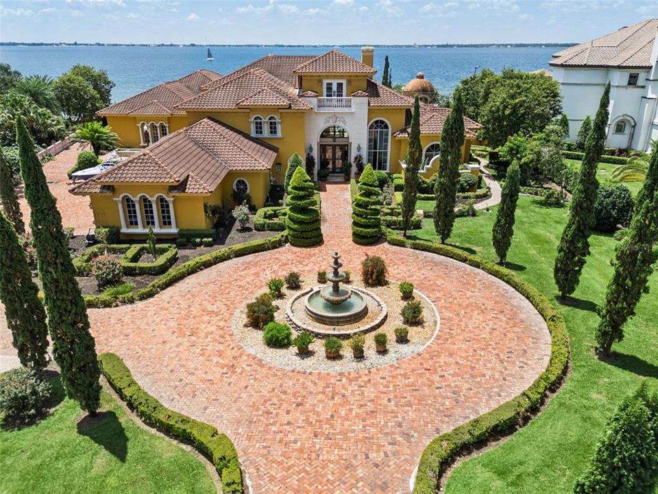 For Sale: $4,850,000 (5 beds, 8 baths, 10648 Square Feet)