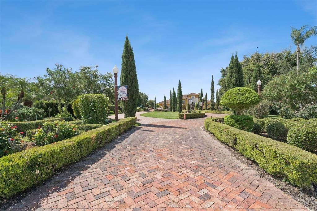 For Sale: $4,850,000 (5 beds, 8 baths, 10648 Square Feet)