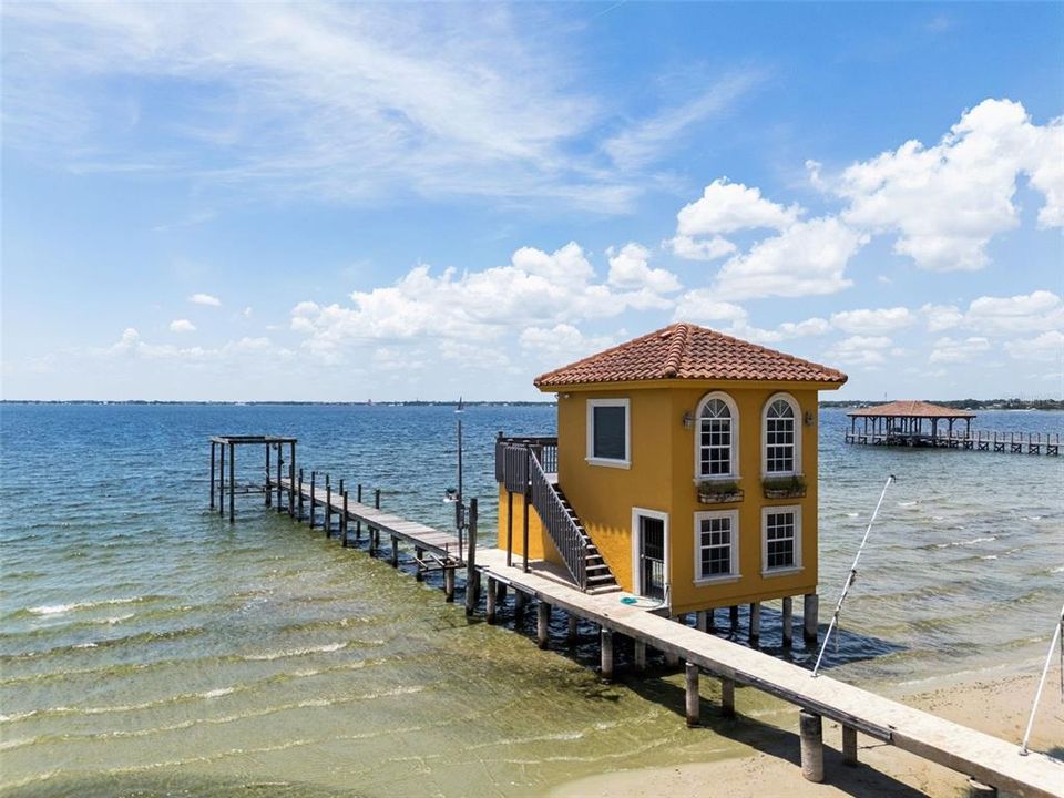 For Sale: $4,850,000 (5 beds, 8 baths, 10648 Square Feet)