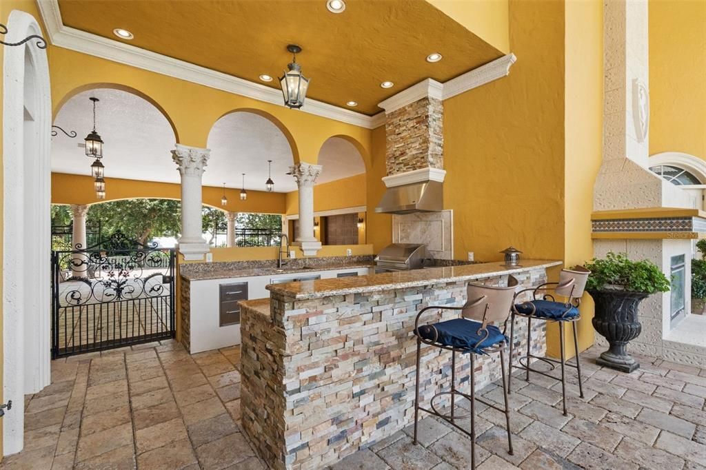 For Sale: $4,850,000 (5 beds, 8 baths, 10648 Square Feet)