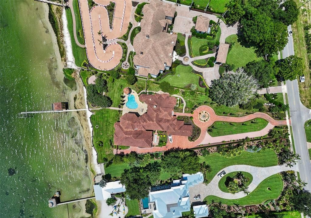 For Sale: $4,850,000 (5 beds, 8 baths, 10648 Square Feet)