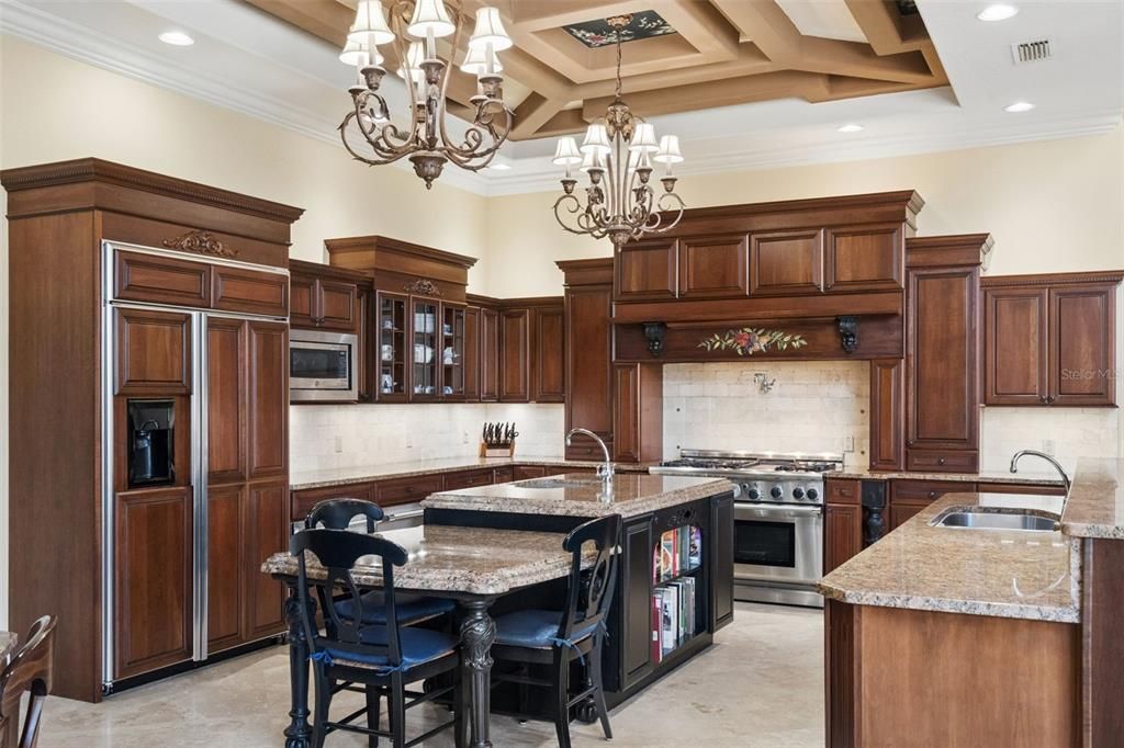For Sale: $4,850,000 (5 beds, 8 baths, 10648 Square Feet)
