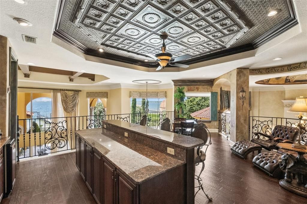 For Sale: $4,850,000 (5 beds, 8 baths, 10648 Square Feet)