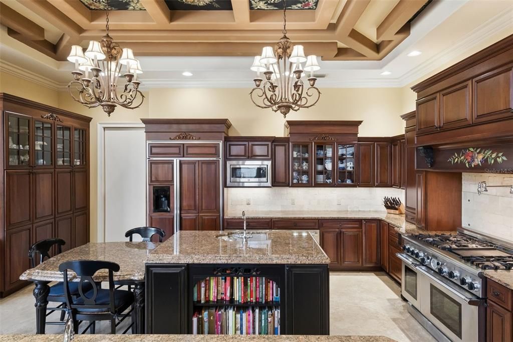 For Sale: $4,850,000 (5 beds, 8 baths, 10648 Square Feet)
