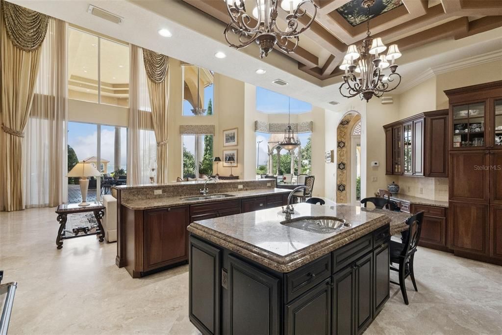 For Sale: $4,850,000 (5 beds, 8 baths, 10648 Square Feet)