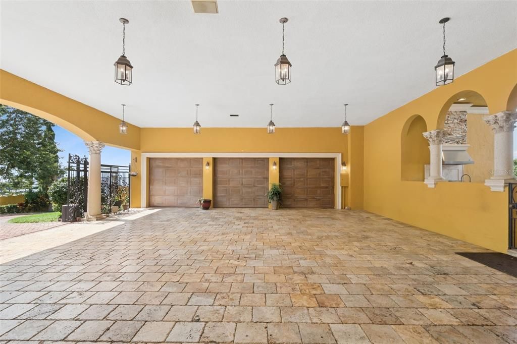 For Sale: $4,850,000 (5 beds, 8 baths, 10648 Square Feet)