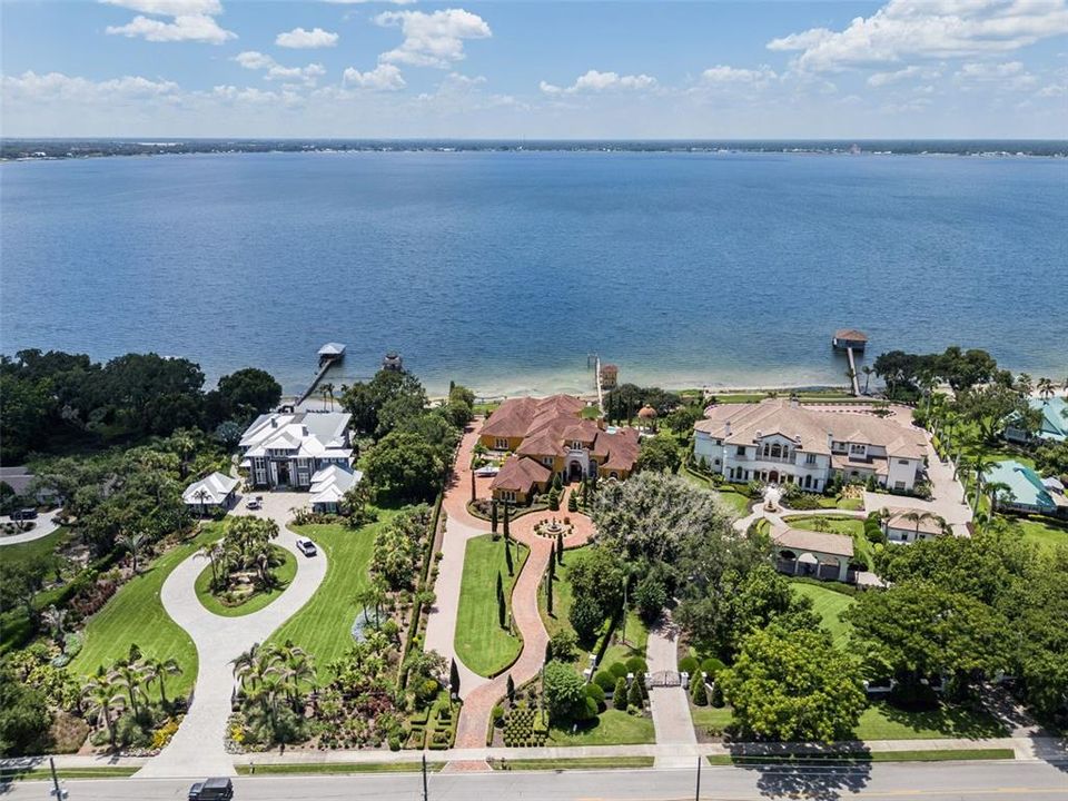 For Sale: $4,850,000 (5 beds, 8 baths, 10648 Square Feet)