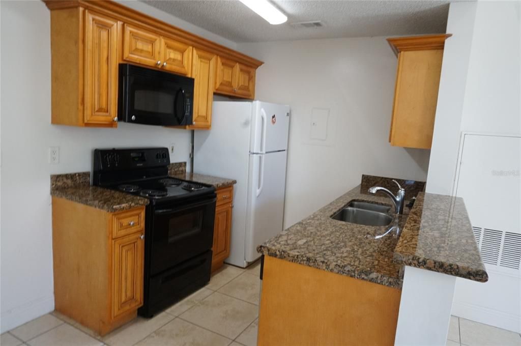 For Rent: $1,700 (2 beds, 2 baths, 947 Square Feet)