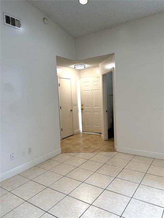 For Rent: $1,700 (2 beds, 2 baths, 947 Square Feet)