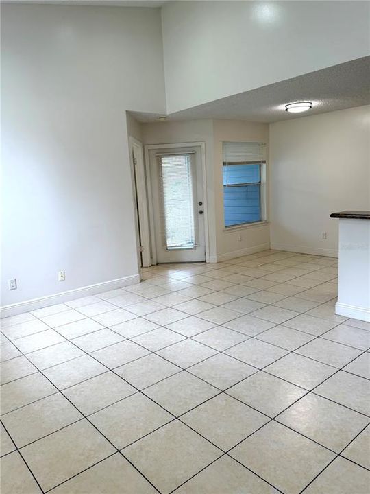 For Rent: $1,700 (2 beds, 2 baths, 947 Square Feet)