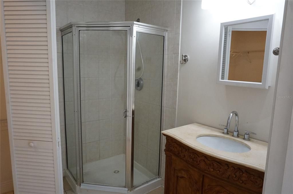 For Rent: $1,700 (2 beds, 2 baths, 947 Square Feet)