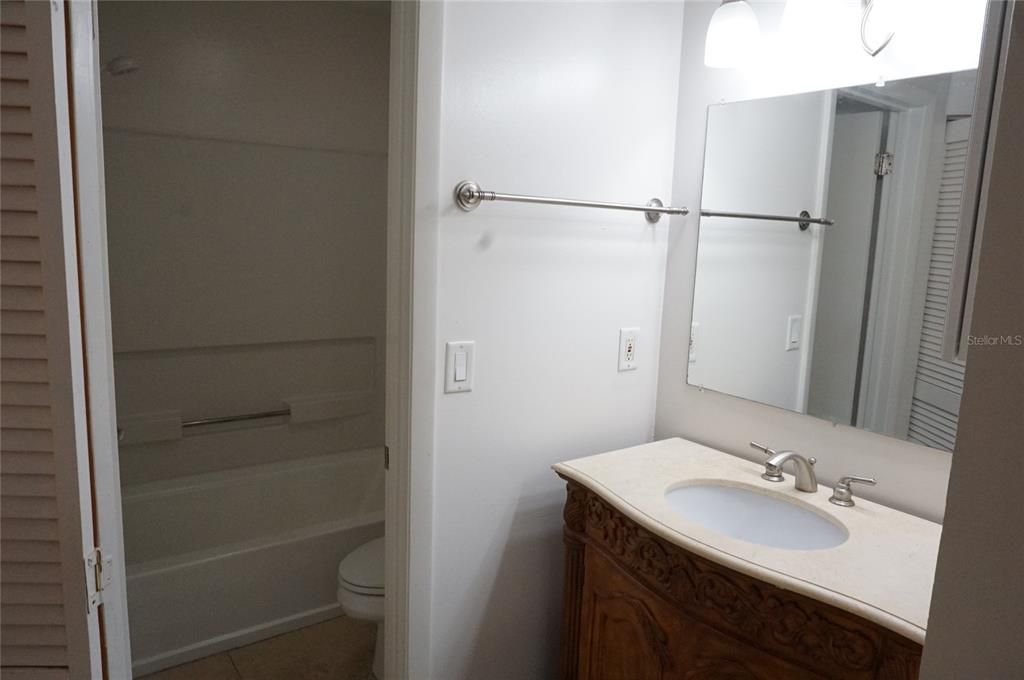 For Rent: $1,700 (2 beds, 2 baths, 947 Square Feet)